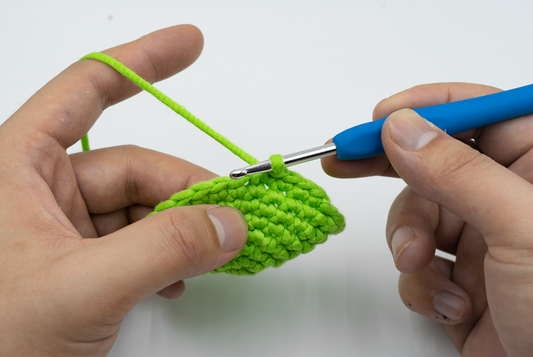 How to Hold the Hook and Yarn